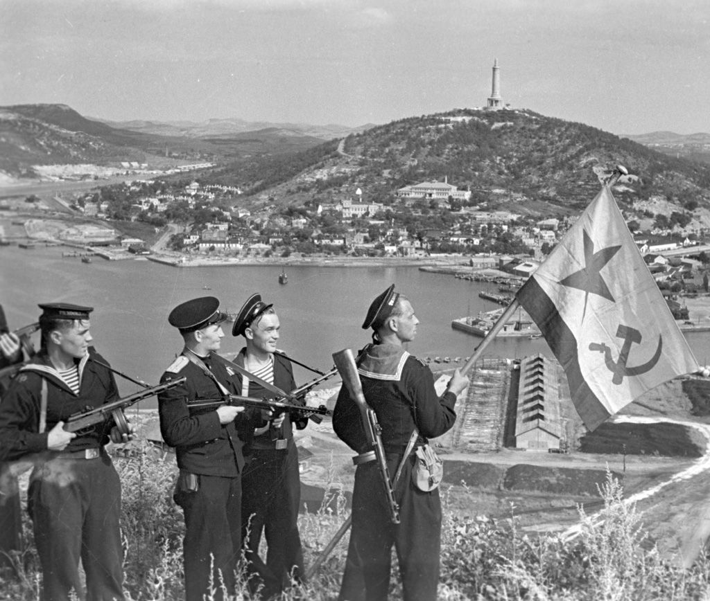 Soviet marines in Port Arthur. Photo from RIA Novosti Archive via Wikimedia Commons.