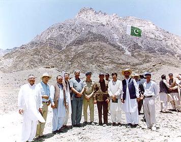 Pakistani scientists at the Ras Koh test site, 1998